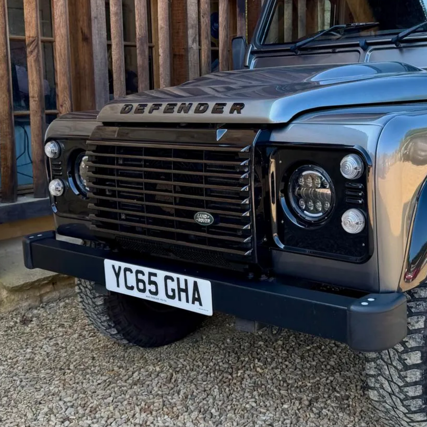 Gloss Black Headlamp Surround &amp; Radiator Grille Position 2