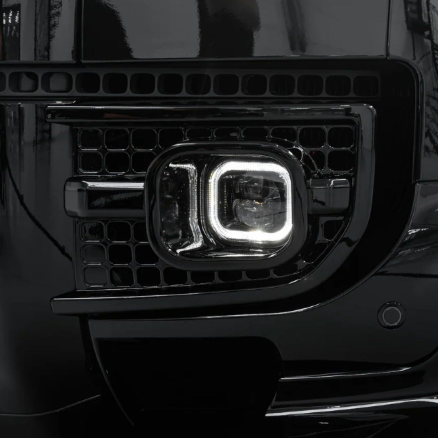 Defender L663 Square Fog Light / DRL Position 2