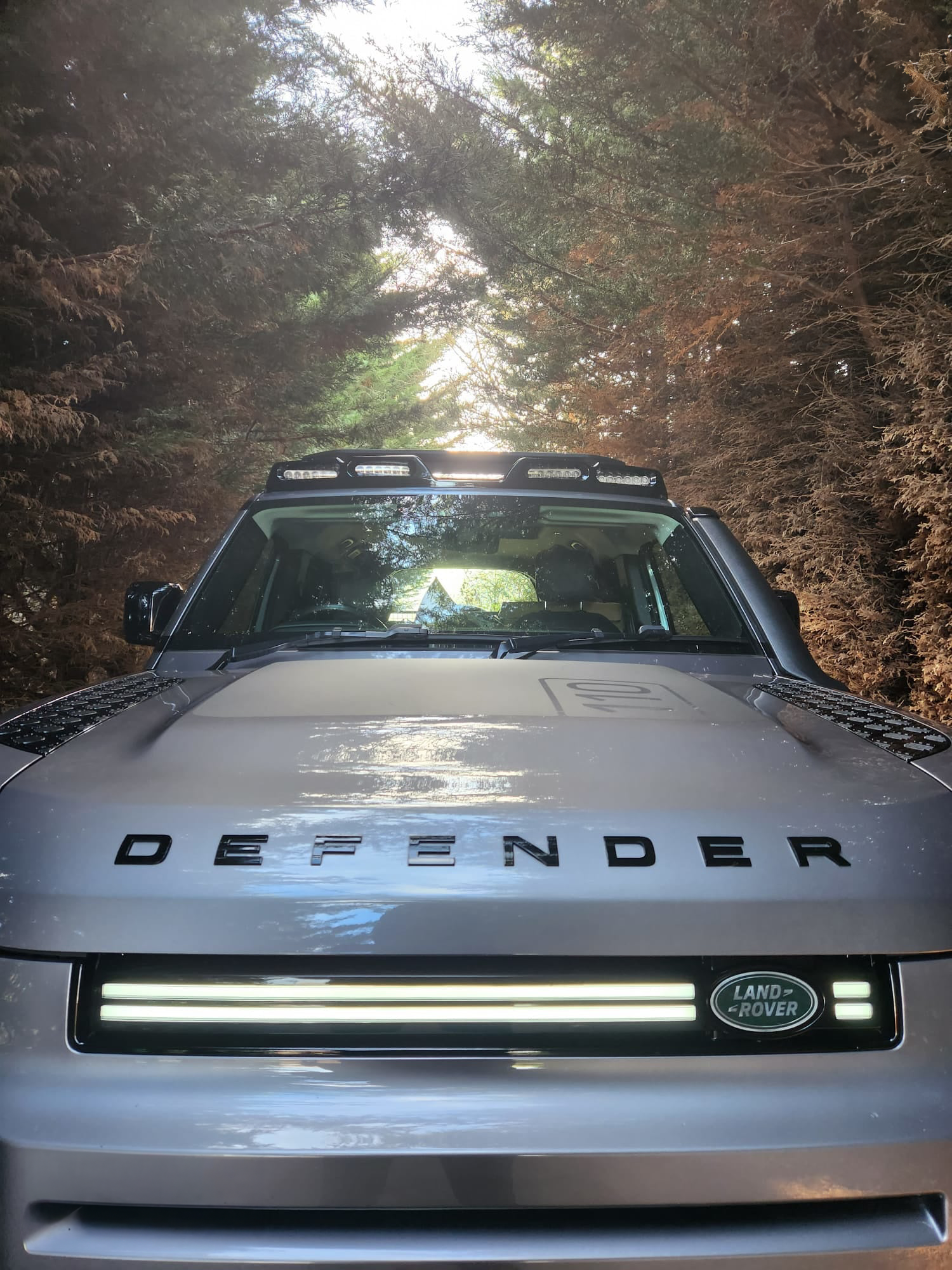 Defender L663 Front Grille LED Dynamic Light - Gloss Black Casing Position 2